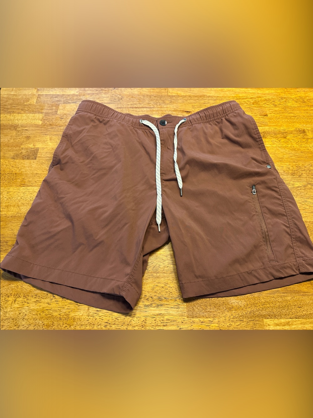 Vuori Men's Brown Drawstring Bank Shorts
